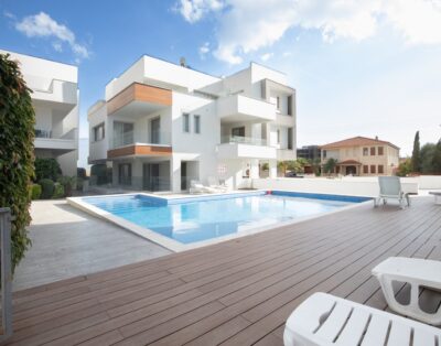 1 bedroom apartment with Pool access